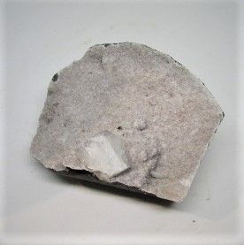 Apofyliet kristal op moedersteen