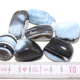 Zwart met Blauwe Opaal USA trommelsteen